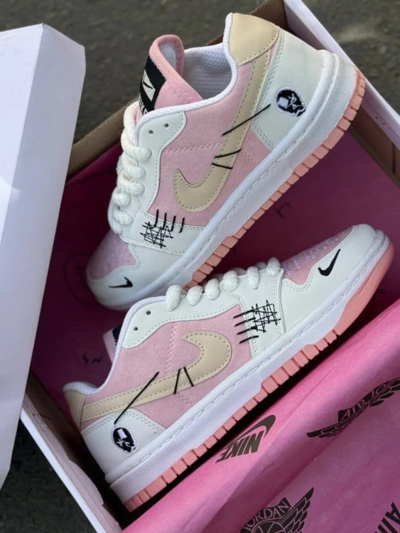 کفش زنانه Nike V2K شیک و راحت